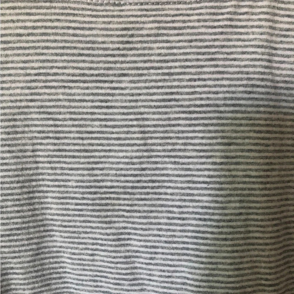 Gray ruffle pin stripe sleeve tshirt - Picture 2 of 6